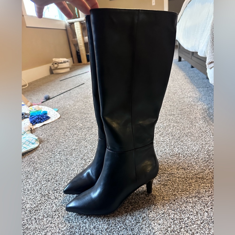 DV Dolce vita knee high boots
Zipper near ankle